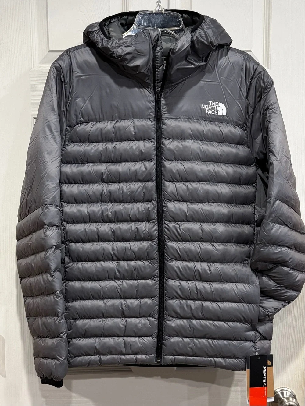 The North Face Men’s Medium Terra Peak Hoodie Jacket Puffer Grey NWT Insulated